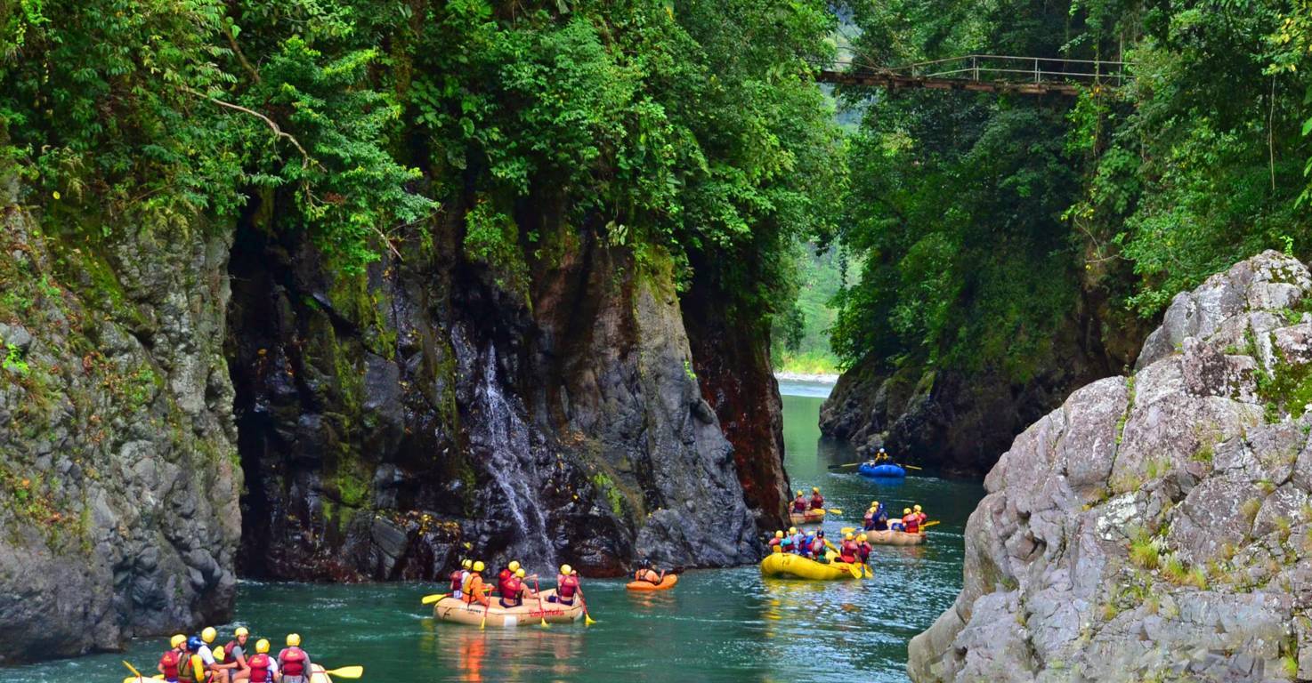 Amazing scenery river rafting Nomad America